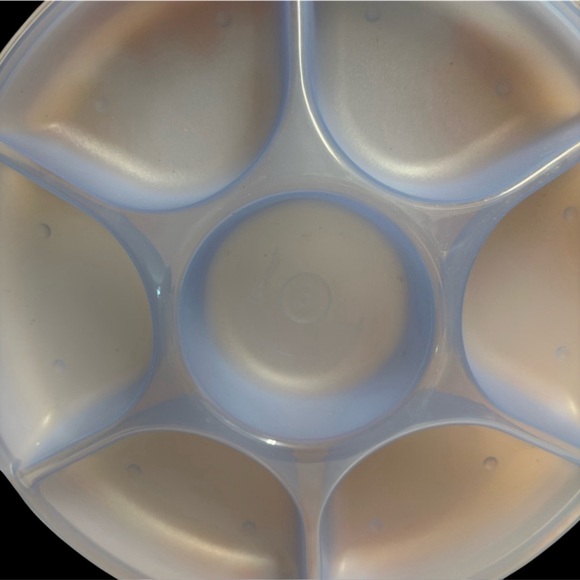 Tupperware Party Server Covered Tray #1665G-1 Veggie Server 14”Vintage- CLEAN - Picture 2 of 5